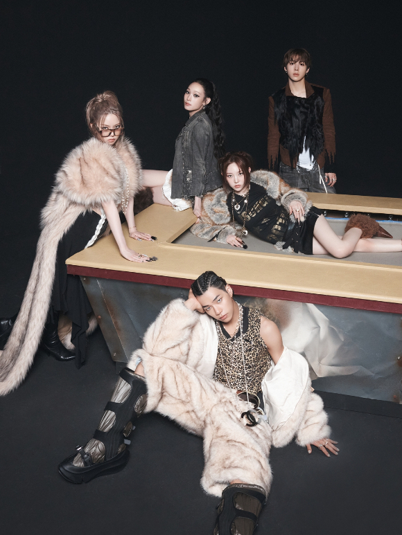 올데이 프로젝트 단체 콘셉트 포토 [사진=더블랙레이블]