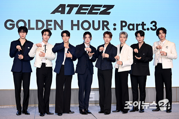  Part.3) 앨범 발매 기념 기자간담회에서 포즈를 취하고 있다. [사진=곽영래 기자]