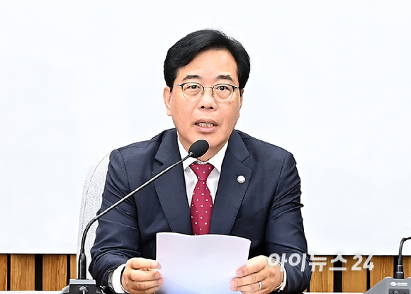 송언석 국민의힘 원내대표가 17일 오전 서울 여의도 국회에서 열린 원내대책회의에서 발언하고 있다. [사진=곽영래 기자]