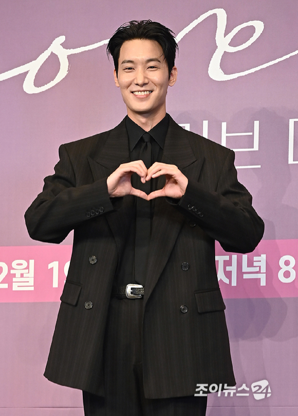 배우 장률이 18일 서울 구로구 더 링크 서울 호텔에서 열린 JTBC 새 금요시리즈 '러브 미' 제작발표회에서 포즈를 취하고 있다. [사진=곽영래 기자]