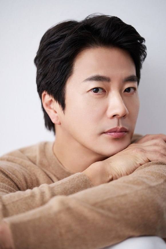 배우 권상우가 영화 '하트맨' 인터뷰에 앞서 포즈를 취하고 있다. [사진=수컴퍼니]