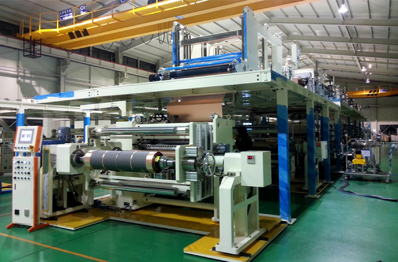  신한투자증권은 피엔티에 대해 중국향&middot;동박장비 수주에 생산능력(Capa) 증설로 실적 성장이 가속화될 것이라고 분석했다. 사진은 피엔티의 2차전지 광폭&middot;고속 코터 장비. [사진=피엔티]