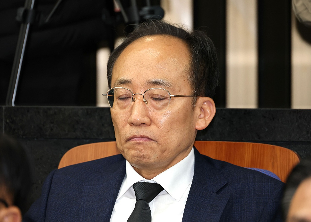 추경호 국민의힘 의원이 4일 서울 여의도 국회에서 열린 의원총회에 참석해 장동혁 대표의 발언을 듣고 있다. 2025.11.4 [사진=연합뉴스]