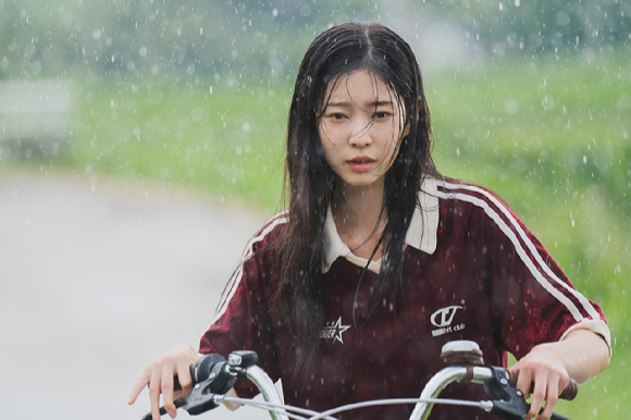 배우 김민주가 JTBC 금요시리즈 '샤이닝'에서 열연하고 있다. [사진=SLL, 카카오엔터테인먼트]