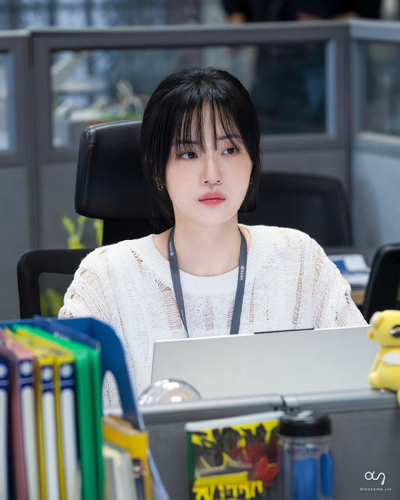 배우 정하진이 JTBC 드라마 '경도를 기다리며'에서 호연을 펼치고 있다. [사진=어썸이엔티]