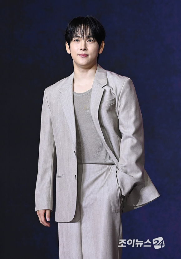 배우 임시완이 9일 서울 용산구 서울드래곤시티에서 열린 오징어 게임 시즌3 제작발표회에서 포토타임을 갖고 있다. [사진=곽영래 기자]