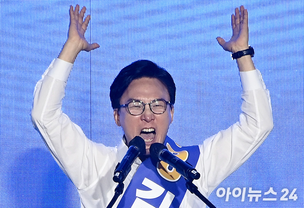 김민석 당대표 후보가 17일 대전시 대전컨벤션센터에서 열린 더불어민주당 8&middot;17 전당대회(제3차 정기전국당원대회)에서 정견발표를 하고 있다. [사진=곽영래 기자]