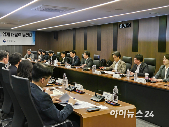 여한구 산업통상부 통상교섭본부장이 9일 서울 중구 대한상공회의소에서 열린 철강보호무역조치 관련 민관 합동 점검회의에서 발언하고 있다. [사진=최란 기자]