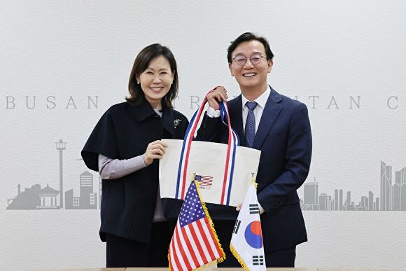 전재수 부산시장, 신임 주한미국대사 면담...항만·미래산업 협력 논의 - 뉴스 썸네일 이미지