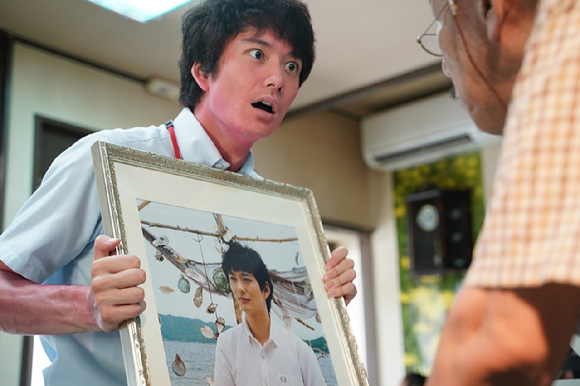배우 오카다 마사키가 일본 영화 '일초 앞, 일초 뒤'에서 열연하고 있다. [사진=일초 앞, 일초 뒤]