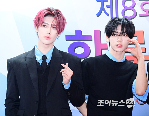 그룹 앤더블(AND2BLE)이 28일 오후 서울 중구 소공동 롯데호텔에서 열린 '제8회 뉴 시스 한류엑스포' 시상식 포토월 행사에 참석하고 있다. [사진=정소희 기자]