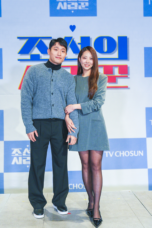 '조선의 사랑꾼2' 김슬기와 유현철이 포토타임을 갖고 있다. [사진=TV조선]