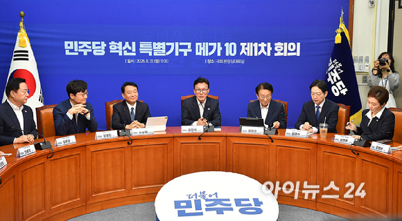 김민석 더불어민주당 메가성장특별위원장이 31일 서울 여의도 국회에서 열린 메가성장 특별위원회 제1차 회의에서 발언하고 있다. [사진=곽영래 기자]