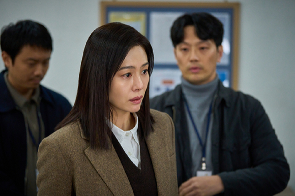 배우 김현주가 영화 '실낙원'에서 열연하고 있다. [사진=CJ ENM]