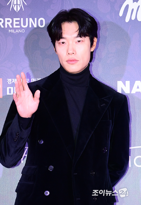 배우 류준열이 7일 오후 서울 강남구 논현동 건설회관 비스타홀에서 열린 '28회 춘사국제영화제' 시상식에 참석하고 있다. [사진=정소희 기자]