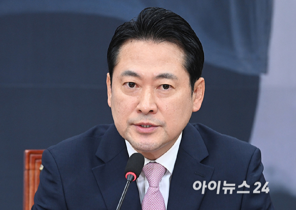 장동혁 대표 발언 및 물 마심