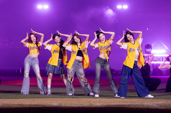 ITZY 타이베이 돔 경기 공연 현장 사진 [사진=CTBC Brothers]