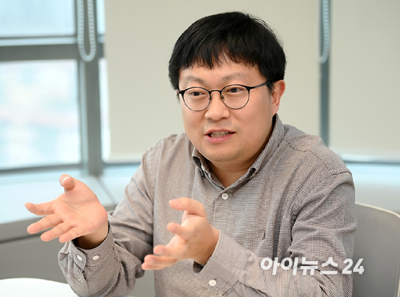 조강원 모레 대표가 24일 서울 강남구 모레 사무실에서 아이뉴스24와 인터뷰를 하고 있다. [사진=곽영래 기자]