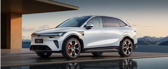 중국 상하이 테슬라 기가팩토리에서 신형 모델YL이 최종 조립 단계를 거치고 있다. [사진=연합뉴스]