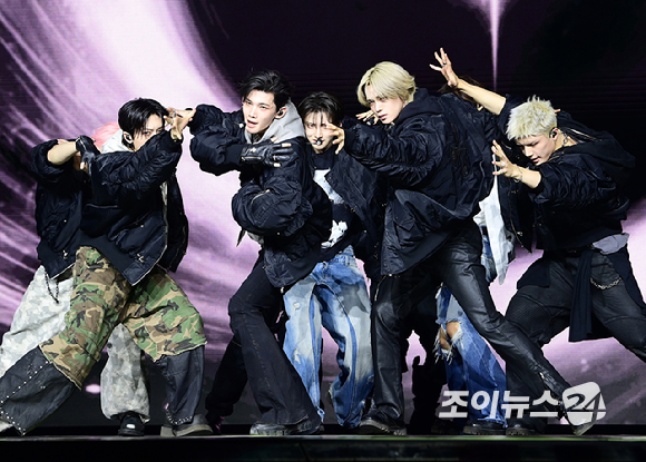 그룹 앤팀이 28일 오후 서울 용산구 한남동 블루스퀘어에서 열린 &TEAM(앤팀) 한국 데뷔 앨범 미니 1집 'Back to Life'(백 투 라이프)발매 기념 쇼케이스에 참석하고 있다. [사진=정소희 기자]