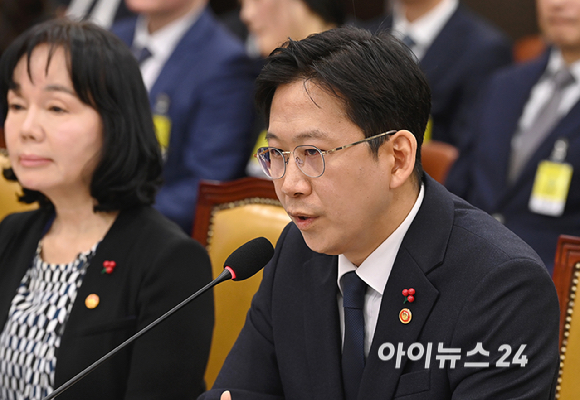 배경훈 부총리 겸 과학기술정보통신부 장관이 30일 서울 여의도 국회에서 열린 쿠팡 침해사고 및 개인정보 유출, 불공정 거래, 노동환경 실태 파악과 재발방지 대책 마련을 위한 청문회에서 질의에 답변하고 있다. [사진=곽영래 기자]