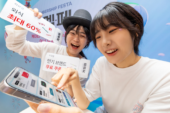 모델들이 '케이티 멤버십 페스타' 프로모션을 소개하는 모습 [사진=ㅏㅆ]