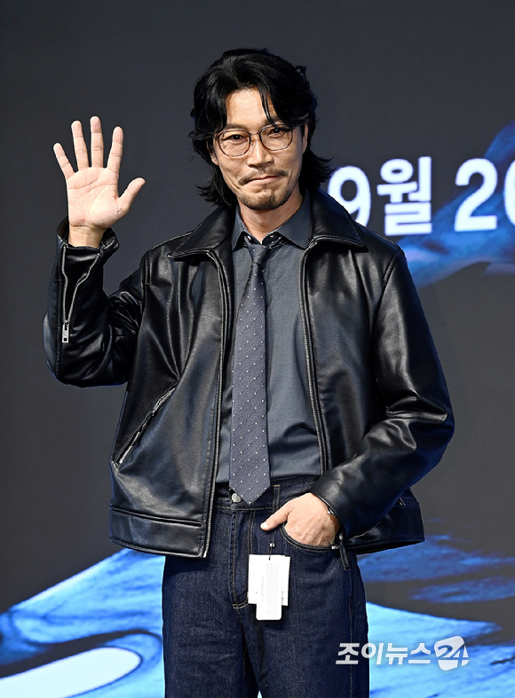 배우 최귀화가 23일 서울 논현동 엘리에나 호텔에서 진행된 디즈니+ 오리지널 시리즈 '탁류' 제작발표회에서 포토타임을 갖고 있다. [사진=곽영래 기자]