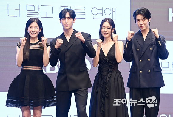배우 안은진이 7일 오후 서울 구로구 신도림동 더 세인트에서 열린 KBS 2TV 토일 미니시리즈 '너 말고 다른 연애' 제작발표회에서 포토타임을 갖고 있다. [사진=곽영래 기자]