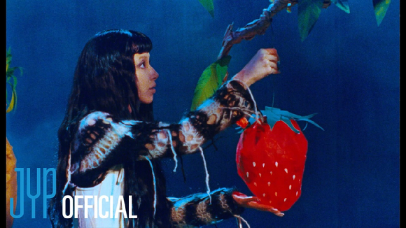 트와이스 채영 '아보카도' 뮤직비디오 섬네일 [사진=JYP엔터테인먼트]