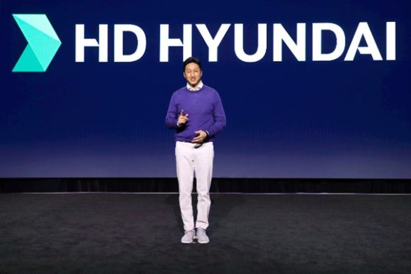 정기선 HD현대 부회장이 'CES 2023'에서 프레스 콘퍼런스를 진행하고 있다. [사진=HD현대]