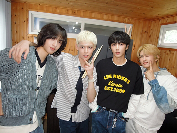 AxMxP 단체 이미지. [사진=FNC엔터테인먼트]