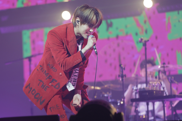 가수 우즈(WOODZ, 조승연)가 4일 온라인으로 진행된 네 번째 미니앨범 'COLORFUL TRAUMA' 발매 기념 쇼케이스에 참석해 소감을 말하고 있다. [사진=위에화엔터테인먼트]