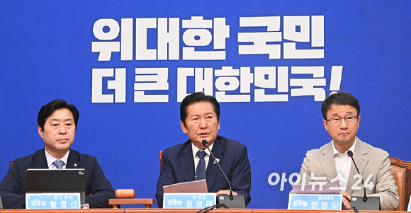 정청래 더불어민주당 대표가 10일 서울 여의도 국회에서 열린 최고위원회의에서 발언하고 있다. [사진=곽영래 기자]
