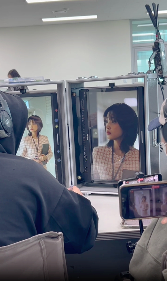 율희가 숏폼 드라마 '내 파트너는 악마'를 촬영 중이다. [사진=올웨이즈]