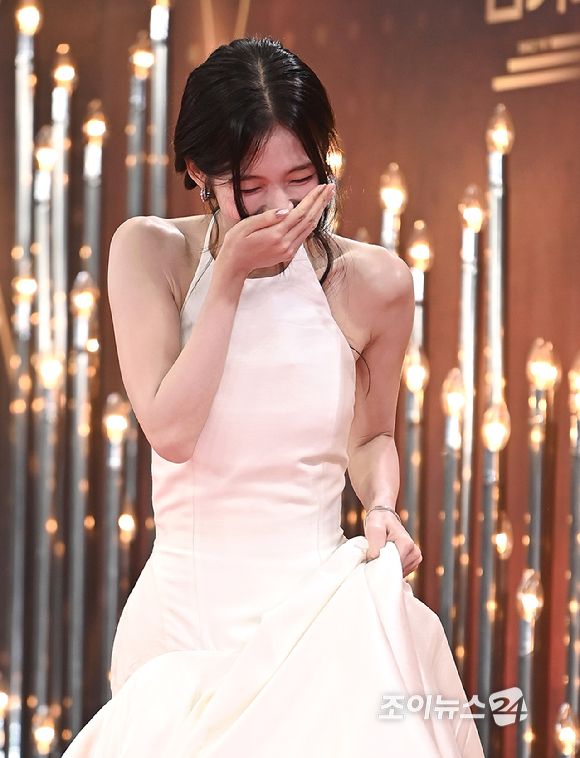 배우 아린이 31일 오후 서울 여의도 KBS에서 열린 2025 KBS 연기대상&nbsp;레드카펫 포토월 행사에서 포즈를 취하고 있다. [사진=곽영래 기자]