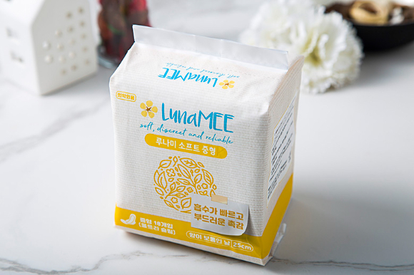 쿠팡 PB 자회사 씨피엘비의 루나미 소프트 국내산 중형 생리대 날개형 상품. [사진=쿠팡]