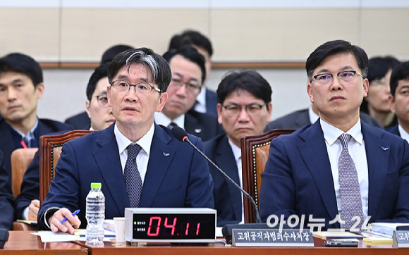 오동운 고위공직자범죄수사처장이 24일 서울 여의도 국회 법제사법위원회에서 열린 공수처에 대한 국정감사에서 질의에 답변하고 있다. [사진=곽영래 기자]