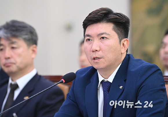 유승민 대한체육회장이 21일 서울 여의도 국회에서 열린 문화체육관광위원회 국정감사(대한체육회 등)에서 질의에 답변하고 있다. [사진=곽영래 기자]