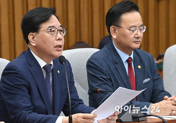 송언석 국민의힘 원내대표가 24일 서울 여의도 국회에서 열린 원내대책회의에서 발언하고 있다. [사진=곽영래 기자]