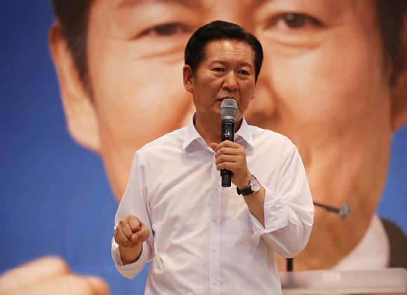 정청래 더불어민주당 당 대표 후보가 10일 전북 전주대학교에서 열린 전북당원결집대회에서 지지를 호소하고 있다. [사진=연합뉴스]