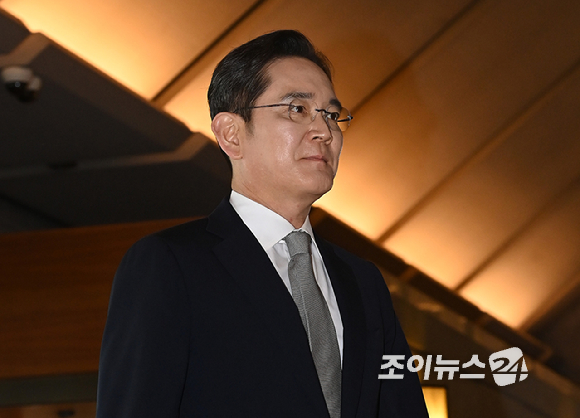 이재용 삼성전자 회장이 9월 30일(현지시간) 영국박물관에서 열린 KH컬렉션 순회전 갈라 디너에서 환영사를 하고 있다. [사진=삼성]