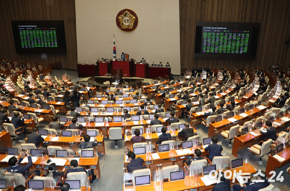 지난 8월 31일 서울 여의도 국회에서 열린 본회의에서 구글갑질방지법으로 불리는 전기통신사업법 일부개정법률안(인앱결제방지법)의 표결이 진행되고 있다. [사진=김성진 기자]