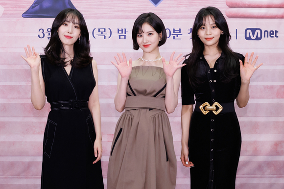 '퀸덤2' 각 그룹 리더즈가 30일 Mnet 새 예능 '퀸덤2' 온라인 제작발표회에 참석해 포즈를 취하고 있다. [사진=Mnet]