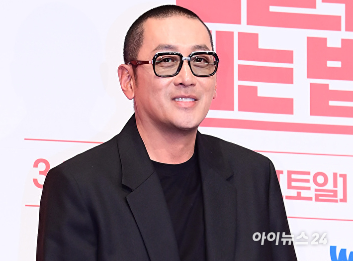 배우 하정우가 9일 오후 서울 구로구 신도림동 더링크서울 트리뷰트포트폴리오 호텔에서 열린 tvN 새 토일드라마 '대한민국에서 건물주 되는 법' 제작발표회에서 참석하고 있다. [사진=정소희 기자]