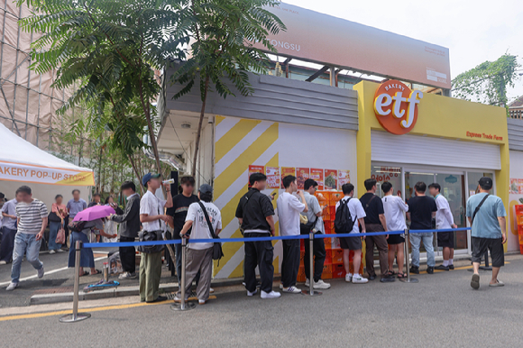 프랑스 일부 대형마트에서 470원짜리 초저가 바게트가 등장해 전통 제빵사들이 반발하고 나섰다. 사진은 바게트. [사진=lesmoulinslafayette]