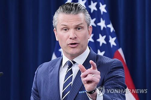 대언론 브리핑하는 헤그세스 미 국방장관 [사진=AP 연합뉴스]