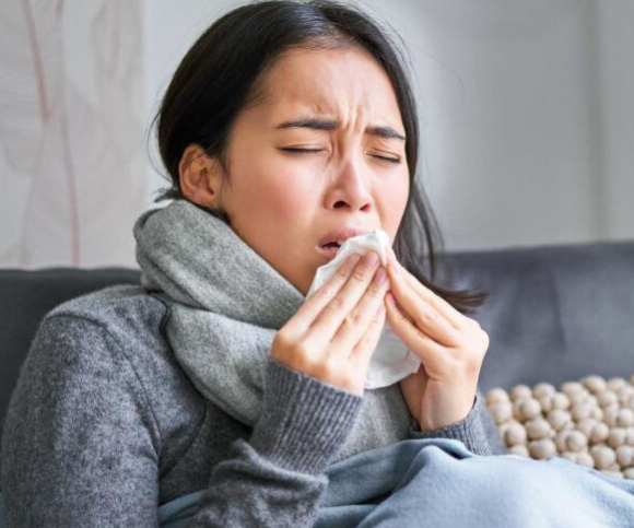 코감기가 유독 오래 가고 콧물만 남는 증상이 반복되는 이유와 회복을 앞당기는 관리법이 전문가에 의해 제시됐다. 사진은 본 기사 내용과 무관. [사진=rafflesmedicalgroup]