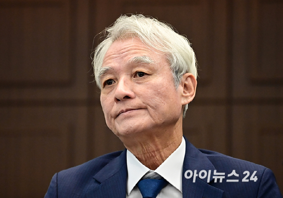 강성두 영풍 사장이 27일 오전 서울 중구 프레스센터에서 열린 영풍 '고려아연 주식 공개매수' 설명 기자간담회에 참석하고 있다. [사진=곽영래 기자]