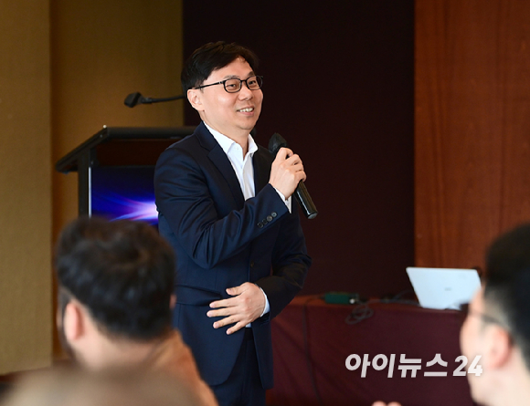 [포토] 'K-AI 이노베이터' 조찬모임 참석한 강정구 라이너 AI전략총괄