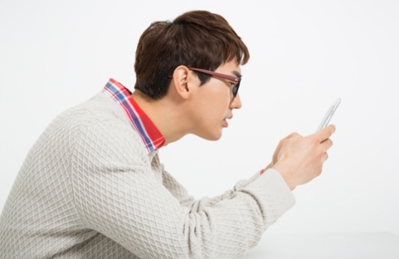 거북목이 디스크를 비롯한 각종 질환으로 이어질 수 있다는 지적과 함께, 이를 예방하기 위한 구체적인 관리 방안이 나왔다. 사진은 본 기사 내용과 무관. [사진=달리자병원]